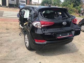 Salvage car Hyundai Tucson Benzine/1600cc 2016/1