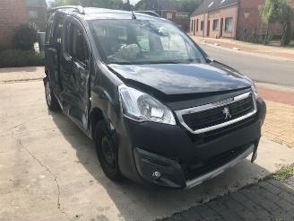 Unfallwagen Citroën Berlingo benzine/1200cc/5vit 2017/1