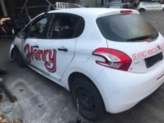 Peugeot 208 DIESEL/1400CC/5VIT picture 2