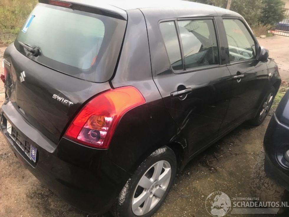 Suzuki Swift 1300cc - benzine - automaat