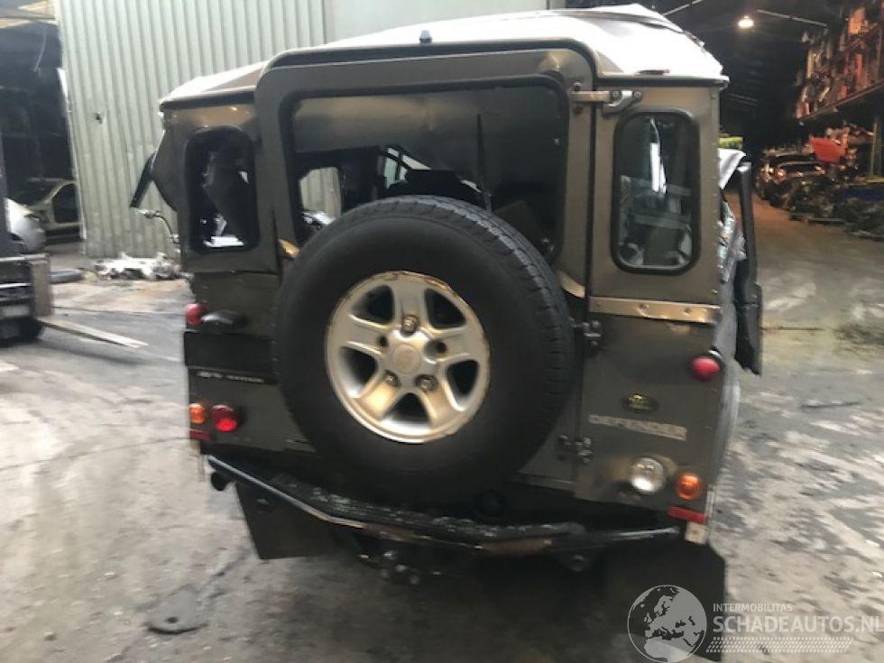 Land Rover Defender 2400CC - DIESEL - 6VIT