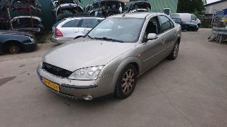 Salvage car Ford Mondeo 2003 1.8 16v CGBB Grijs Oyster Silver Onderdelen 2003/5