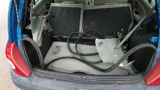 Renault Clio 2002 1.4 16v K4J Blauw TED48 onderdelen picture 4