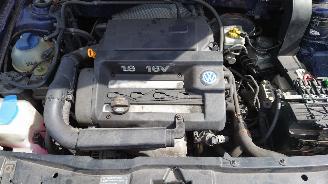 Volkswagen Golf 2000 1.6 16v AUS bak ERT Blauw LB5N onderdelen picture 12