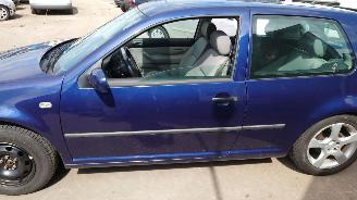 Volkswagen Golf 2000 1.6 16v AUS bak ERT Blauw LB5N onderdelen picture 3