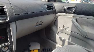 Volkswagen Golf 2000 1.6 16v AUS bak ERT Blauw LB5N onderdelen picture 17