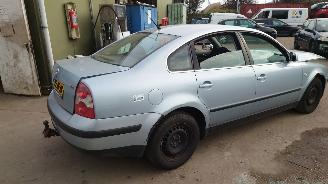 Volkswagen Passat B5 2002 1.9 TDI AWX FHN blauw LB5S onderdelen picture 6