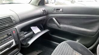 Volkswagen Passat B5 2002 1.9 TDI AWX FHN blauw LB5S onderdelen picture 17