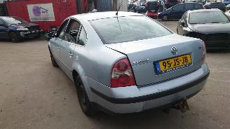 Volkswagen Passat B5 2002 1.9 TDI AWX FHN blauw LB5S onderdelen picture 4