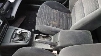 Volkswagen Passat B5 2002 1.9 TDI AWX FHN blauw LB5S onderdelen picture 14