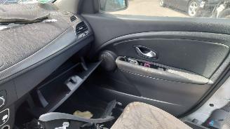 Renault Mégane 3 2009 1.6 16v K4M JH3183 Wit OV369 onderdelen picture 13