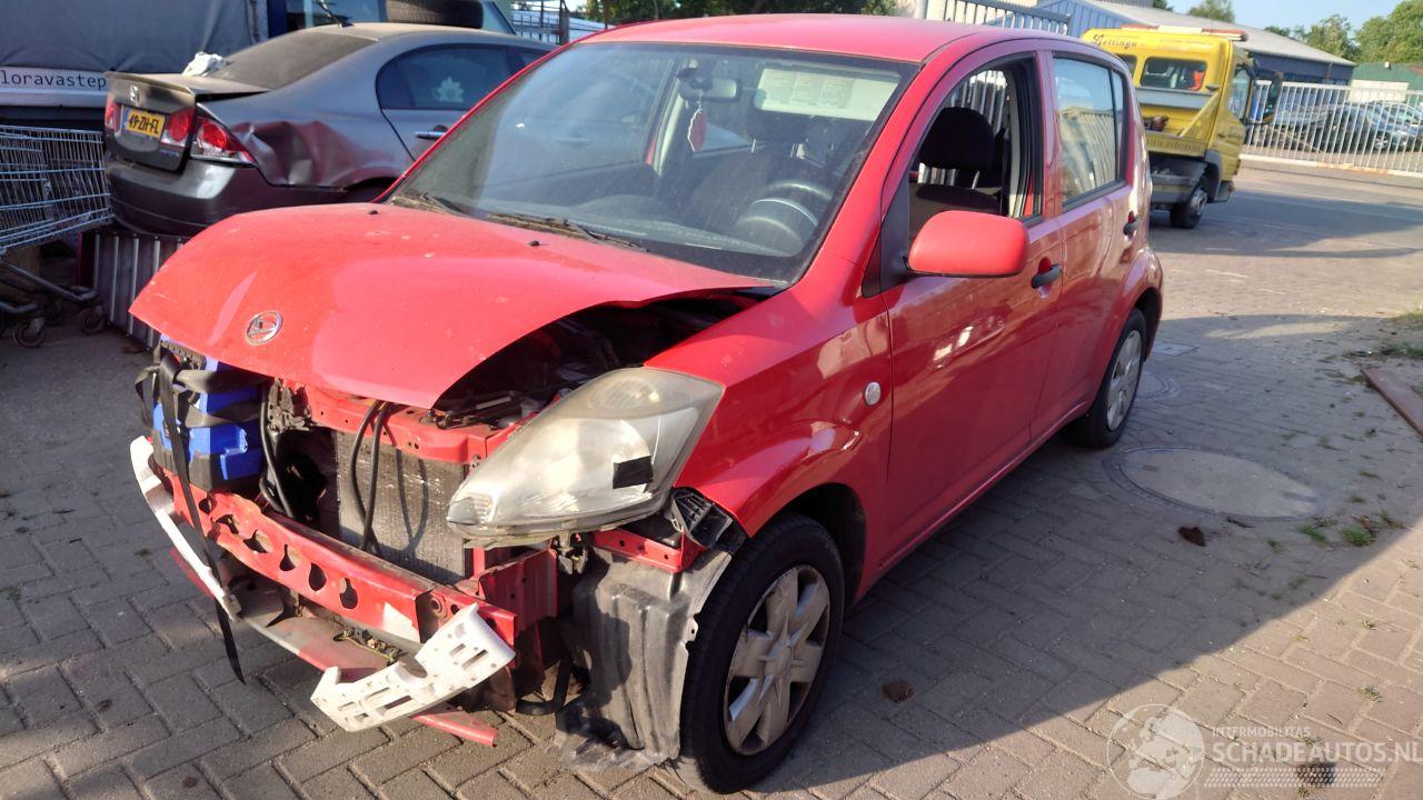 Daihatsu Sirion 2 2006 1.3 16v K3VE Rood R40 onderdelen