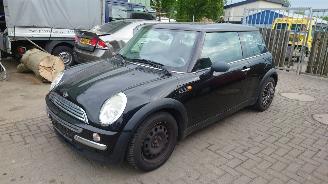Uttjänta bilar auto Mini One 2003 1.6 16v W10B16A Zwart 668 onderdelen 2003/10