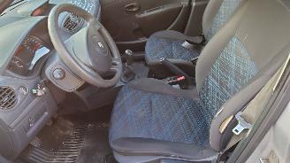 Renault Clio 2008 1.2 16v D4F Zilver TED69 onderdelen picture 13