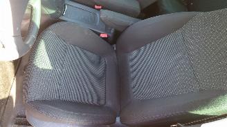 Peugeot 5008 2010 1.6 HDI 9HZ Zwart KTVD onderdelen picture 19