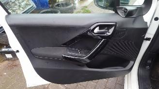 Peugeot 208 2014 1.0 12v Vti ZM01 Wit EWP onderdelen picture 12