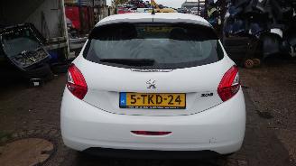 Peugeot 208 2014 1.0 12v Vti ZM01 Wit EWP onderdelen picture 4