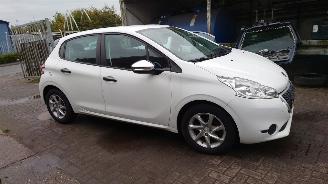 Peugeot 208 2014 1.0 12v Vti ZM01 Wit EWP onderdelen picture 7