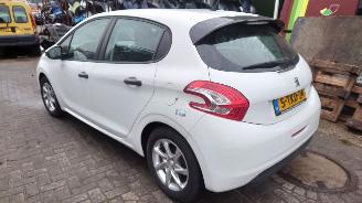 Peugeot 208 2014 1.0 12v Vti ZM01 Wit EWP onderdelen picture 3