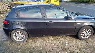 Alfa Romeo 147 2005 1.6 16v AR37203 Zwart 846/A onderdelen picture 8