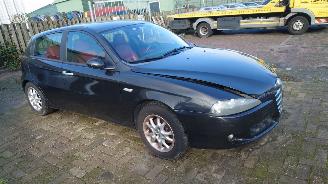 Alfa Romeo 147 2005 1.6 16v AR37203 Zwart 846/A onderdelen picture 10
