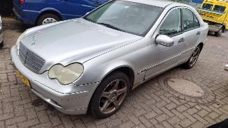 krockskadad bil auto Mercedes C-klasse 2002 C180 111951 Grijs 744 onderdelen 2002/3