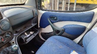 Fiat Doblo 2002 1.9 JTD 182B9 Wit 249 onderdelen picture 13