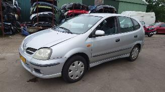 Auto da rottamare Nissan Almera-tino 2003 1.8 16v QG18 Zilver KL0 onderdelen 2003/6