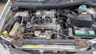 Nissan Almera-tino 2003 1.8 16v QG18 Zilver KL0 onderdelen picture 12