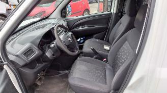 Opel Combo 2012 1.3 CDTI A13FD Wit 249 onderdelen picture 16