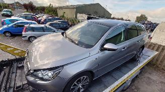 Voiture accidenté Peugeot 308 2015 1.2 12v THP HNY HN02 Grijs KCA onderdelen 2015/6