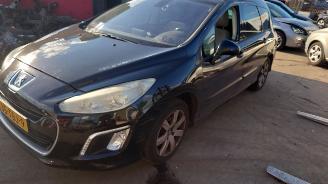 Damaged car Peugeot 308 SW 2012 1.6 VTi 5FS Zwart KTV onderdelen 2012/1