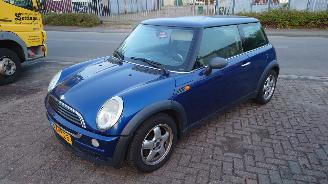 Uttjänta bilar auto Mini Mini 2001 1.6 16v W10B16A Blauw 862 onderdelen 2001/9