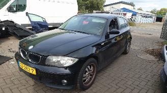 Vrakbiler auto BMW 1-serie 2004 116i E87 N45B16A Zwart 668 onderdelen 2004/10