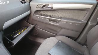 Opel Zafira B 2006 1.8 16v Z18XER Rood Z50C onderdelen picture 22