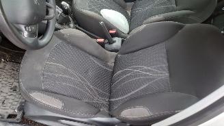 Peugeot 208 2013 1.4 HDI 8HR 8H01 Wit EWPB onderdelen picture 19