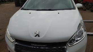 Peugeot 208 2013 1.4 HDI 8HR 8H01 Wit EWPB onderdelen picture 14