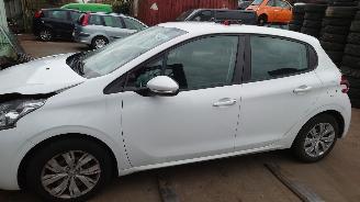 Peugeot 208 2013 1.4 HDI 8HR 8H01 Wit EWPB onderdelen picture 2