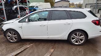 Opel Astra J 2011 1.4 16v T. A14NEL Tourer Wit Y40R onderdelen picture 2