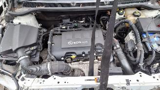 Opel Astra J 2011 1.4 16v T. A14NEL Tourer Wit Y40R onderdelen picture 8