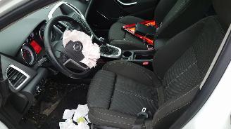 Opel Astra J 2011 1.4 16v T. A14NEL Tourer Wit Y40R onderdelen picture 11