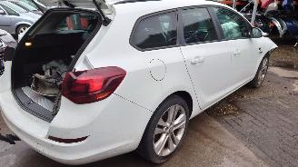 Opel Astra J 2011 1.4 16v T. A14NEL Tourer Wit Y40R onderdelen picture 5