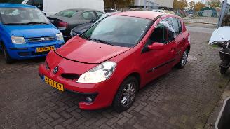 Uttjänta bilar auto Renault Clio 3 2007 1.4 16v K4J Rood OV727 onderdelen 2007/1