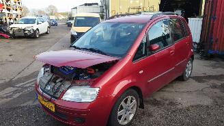 Auto da rottamare Fiat Idea 2006 1.4 16v 843A1 Rood 163/B onderdelen 2006/10