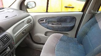 Renault Scenic 2002 1.6 16v K4MA7 Zwart NV676 onderdelen picture 13