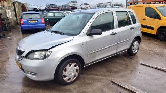 Auto da rottamare Mazda 2 2005 1.4 16v FXJA Grijs onderdelen 2005/10
