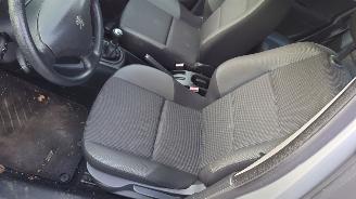 Peugeot 207 2010 1.4 VTi 8FS Grijs EZR onderdelen picture 13