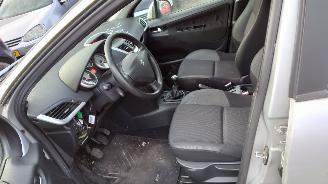 Peugeot 207 2010 1.4 VTi 8FS Grijs EZR onderdelen picture 12