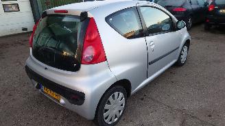 Peugeot 107 2007 1.0 12v 1KRFE Grijs KTB onderdelen picture 4