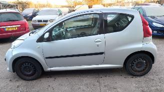 Peugeot 107 2007 1.0 12v 1KRFE Grijs KTB onderdelen picture 2